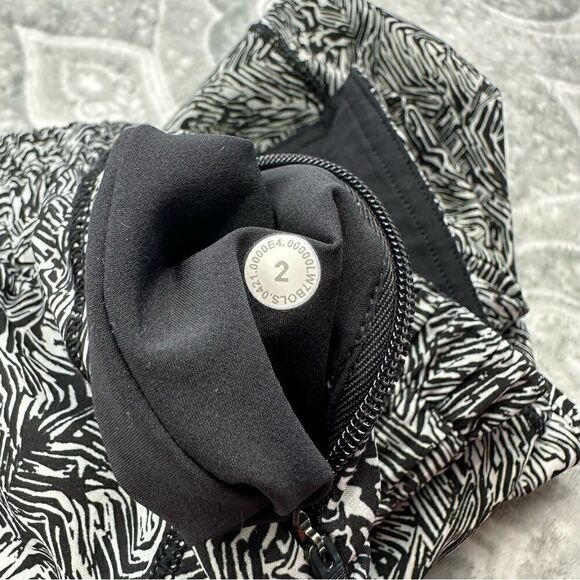 Lululemon Track That Mid-Rise Lined Short 5" - Picture 7 of 7